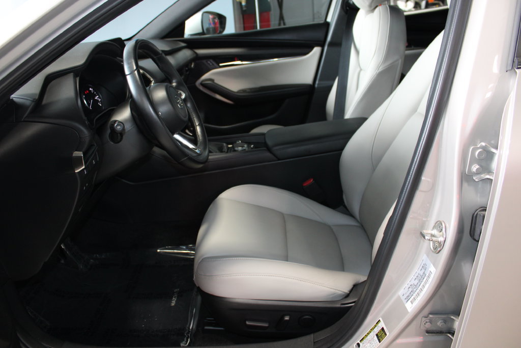 Used 2023 MAZDA MAZDA3 s FWD image 8