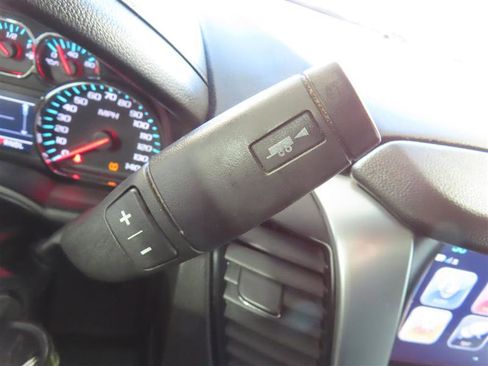 Used 2020 Chevrolet Suburban LT image 20