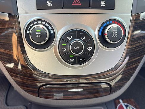Used 2010 Hyundai Santa Fe SE w/ Premium Pkg 3 FWD image 13