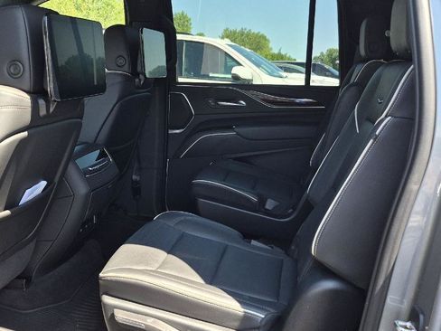 Used 2023 Cadillac Escalade ESV Premium Luxury AWD/4WD image 5