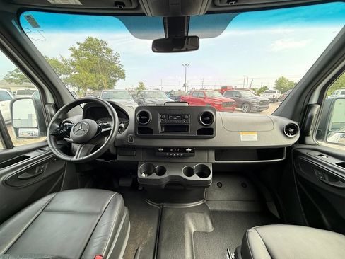 Used 2025 Mercedes-Benz Sprinter 2500 image 23