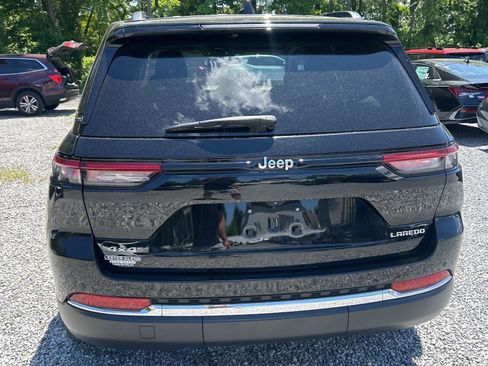 Used 2023 Jeep Grand Cherokee Laredo AWD/4WD image 4