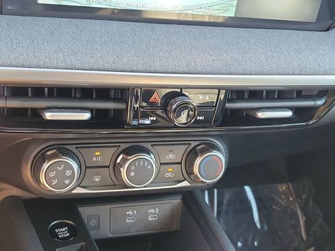 Used 2025 Nissan Kicks SV image 11