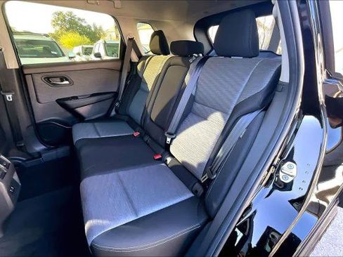 Certified 2023 Nissan Rogue SV image 18