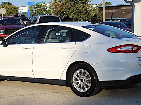 Used 2016 Ford Fusion S FWD image 3