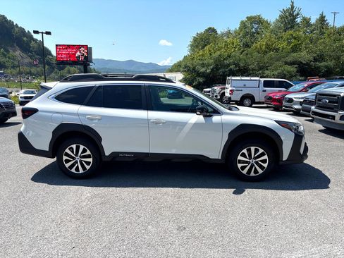 Used 2024 Subaru Outback Premium image 6