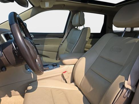Used 2017 Jeep Grand Cherokee Overland w/ Jeep Active Safety Group AWD/4WD image 18
