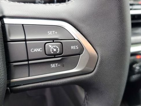 Certified 2024 Jeep Compass Latitude image 9