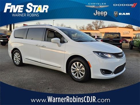 Used 2018 Chrysler Pacifica Touring-L image 1