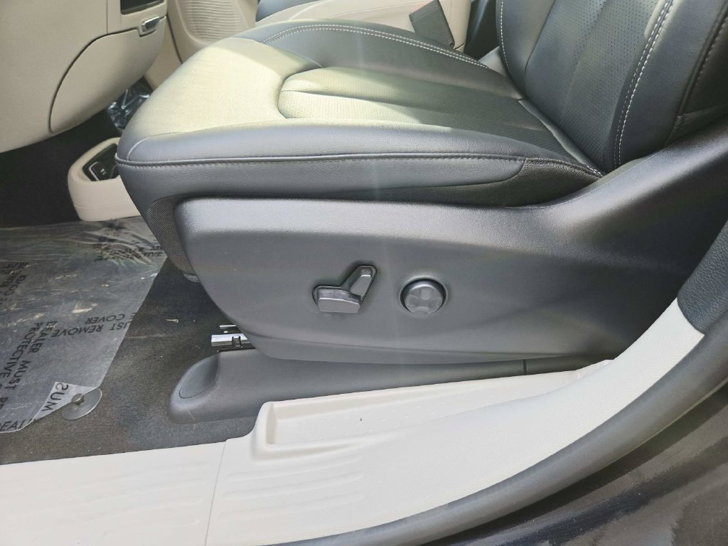 Used 2024 Chrysler Pacifica Touring-L w/ Road Tripper Package FWD image 38