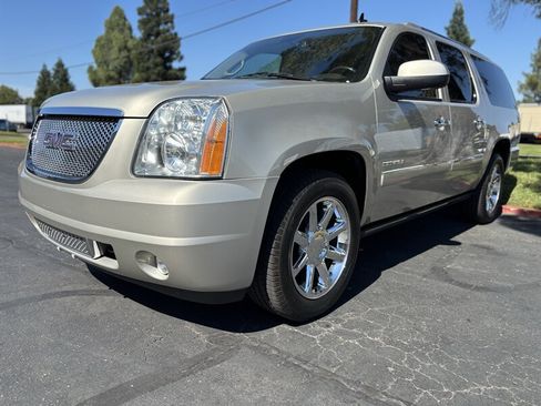 Used 2014 GMC Yukon XL Denali AWD/4WD image 38