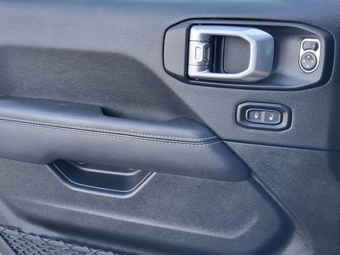 Used 2023 Jeep Wrangler Sahara w/ Cold Weather Group image 21