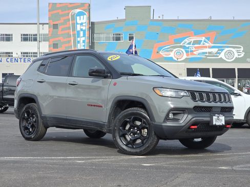 Used 2024 Jeep Compass Trailhawk image 2
