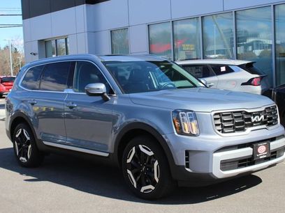 Used 2024 Kia Telluride S w/ S Sunroof Package