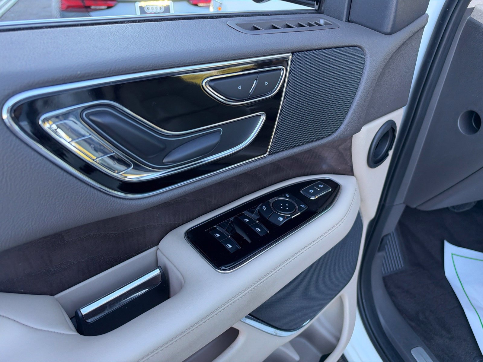 Used 2024 Lincoln Navigator Premiere AWD/4WD image 28