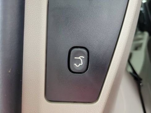 Used 2012 Dodge Grand Caravan SXT FWD image 11