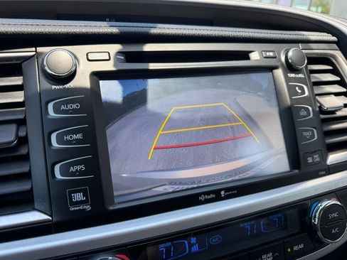 Used 2014 Toyota Highlander Limited FWD image 5