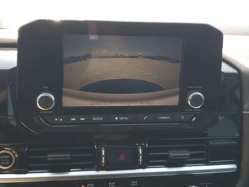 Used 2022 Nissan Pathfinder SV AWD/4WD image 17