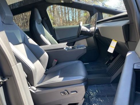 Used 2025 Tesla Cybertruck AWD Crew Cab image 15