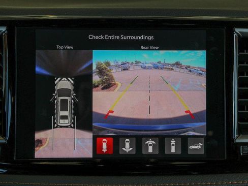 Used 2023 Chrysler Pacifica Pinnacle FWD image 17