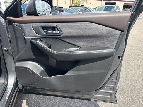 Used 2022 Nissan Rogue SV FWD image 18
