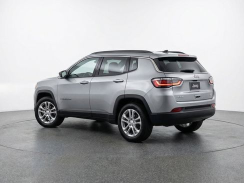Used 2025 Jeep Compass Limited AWD/4WD image 6