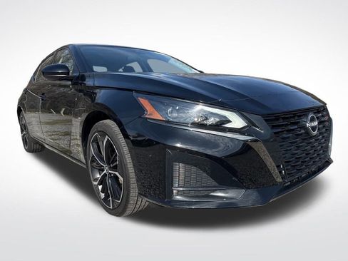 Used 2025 Nissan Altima 2.5 SR image 10