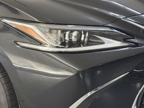 Used 2025 Lexus ES 300h w/ Premium Package FWD image 10