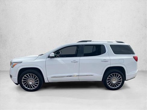 Used 2019 GMC Acadia Denali w/ Technology Package FWD image 10