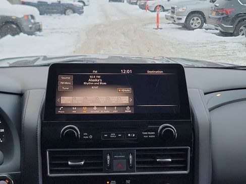 Used 2023 Nissan Armada SV image 16