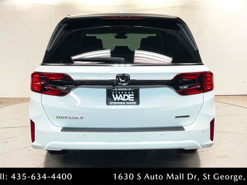 New 2026 Honda Odyssey Touring image 4