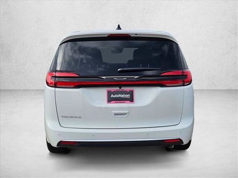 New 2027 Chrysler Pacifica Select FWD image 7