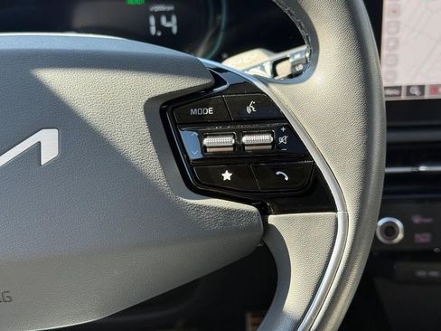 Used 2023 Kia Niro EX Touring image 18
