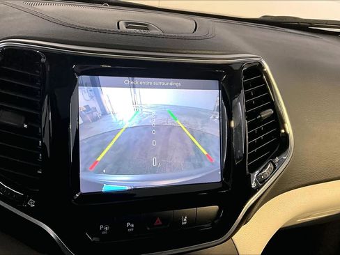 Used 2021 Jeep Cherokee Limited image 29