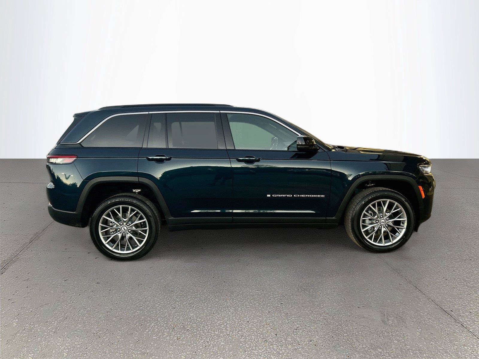 New 2027 Jeep Grand Cherokee Limited AWD/4WD image 3