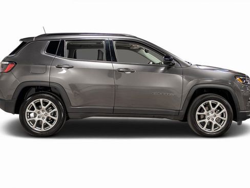 Used 2022 Jeep Compass Latitude w/ Sun and Sound Group image 25