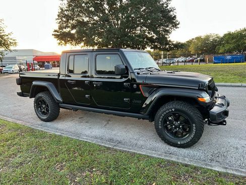 Used 2024 Jeep Gladiator Sport image 7
