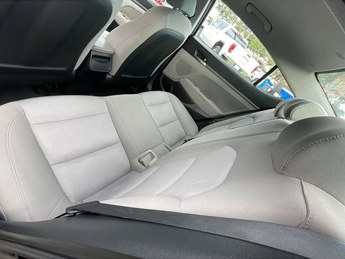 Used 2017 Hyundai Elantra SE FWD image 30