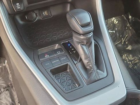 Used 2024 Toyota RAV4 XLE FWD image 17