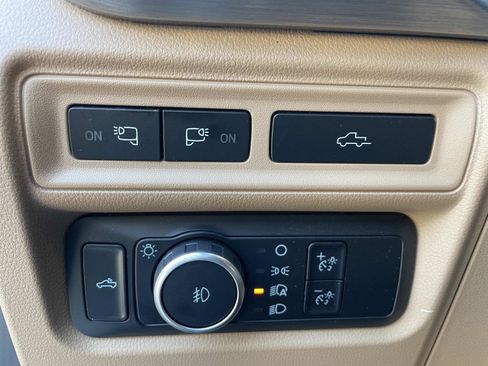 Used 2022 Ford F150 Lariat w/ Max Trailer Tow Package image 17