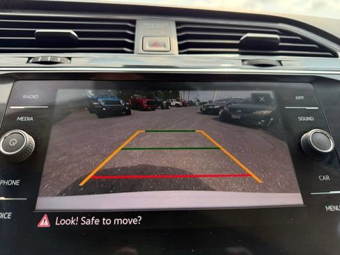 Used 2022 Volkswagen Tiguan SE w/ Panoramic Sunroof Package AWD/4WD image 20
