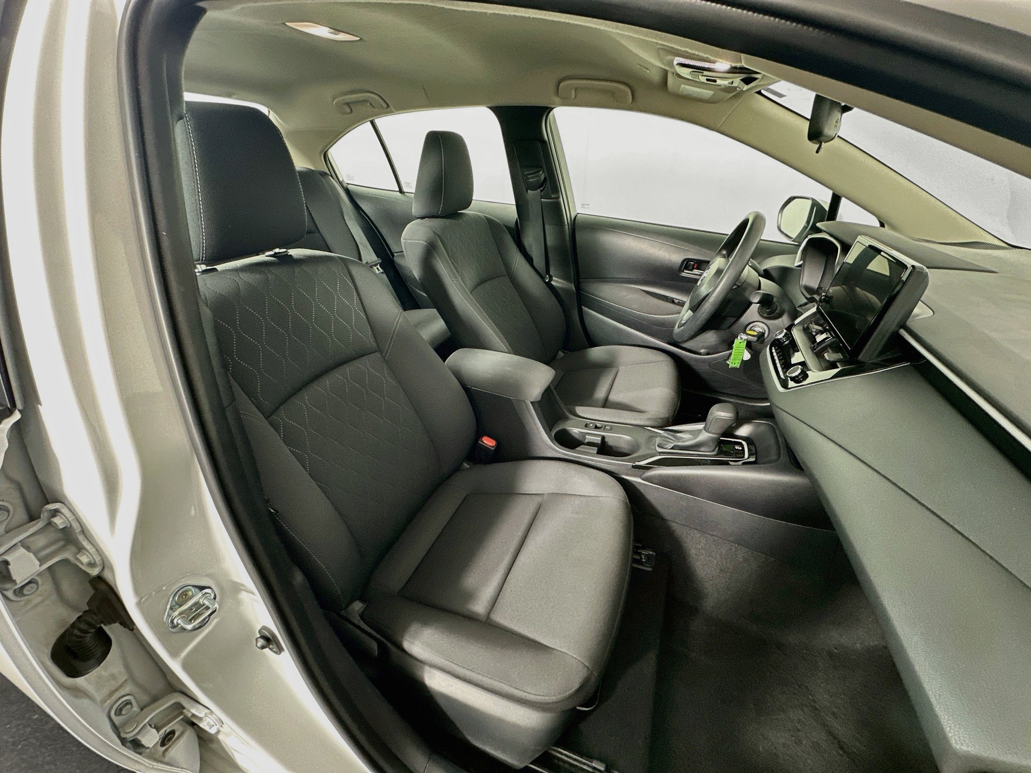 Used 2025 Toyota Corolla LE FWD image 28