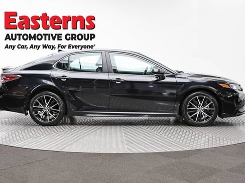 Used 2024 Toyota Camry SE w/ Cold Weather Package FWD image 4