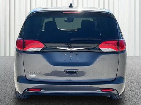 Used 2023 Chrysler Voyager LX FWD image 4