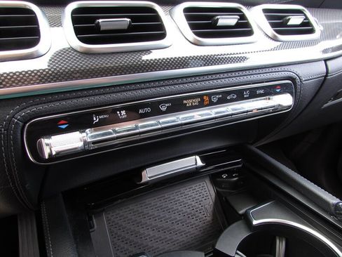 Used 2020 Mercedes-Benz GLE 450 4MATIC w/ MBUX Technology Package image 22