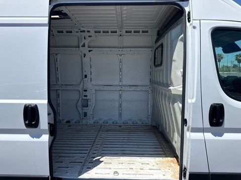 Used 2025 RAM ProMaster 3500 w/ Convenience Group FWD image 12