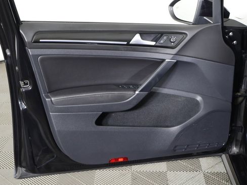 Used 2018 Volkswagen Golf R 4-Door image 22