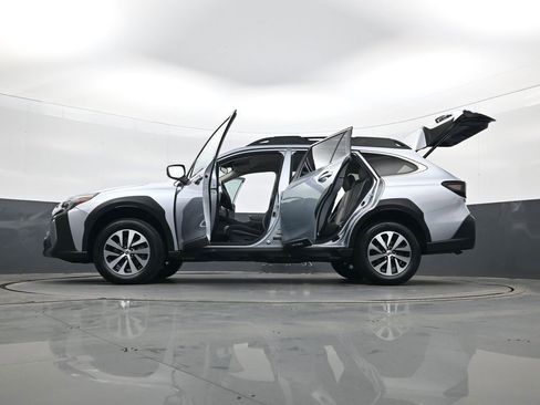 Used 2023 Subaru Outback Premium AWD/4WD image 6