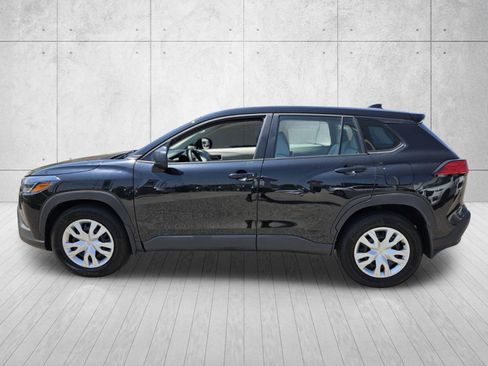Used 2025 Toyota Corolla Cross L AWD/4WD image 4