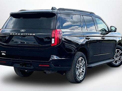 Used 2025 Ford Expedition Active AWD/4WD image 4